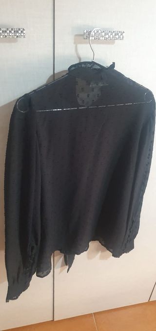 Camisa negra de Zara 