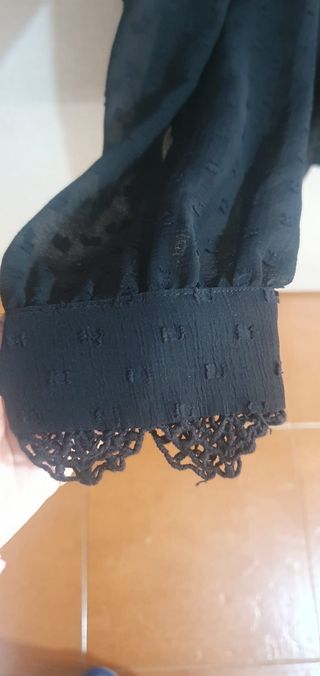 Camisa negra de Zara 
