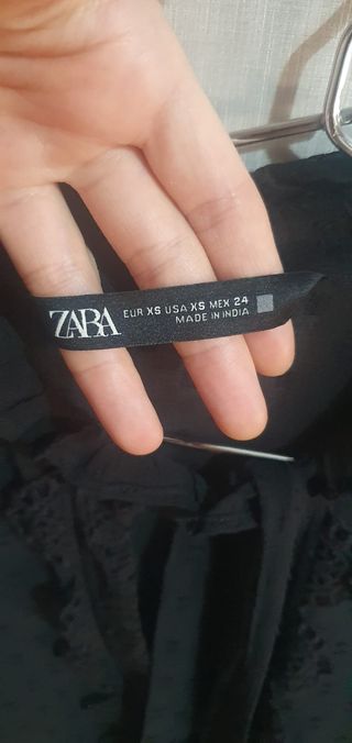 Camisa negra de Zara 