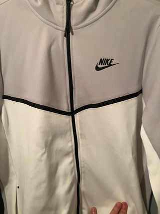 Sudadera Nike tech gris y blanco