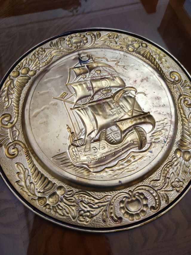 Plato repujado vintage