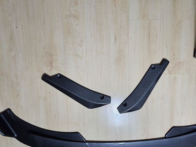 Spoiler delantero, Carbon Fiber y Taloneras.