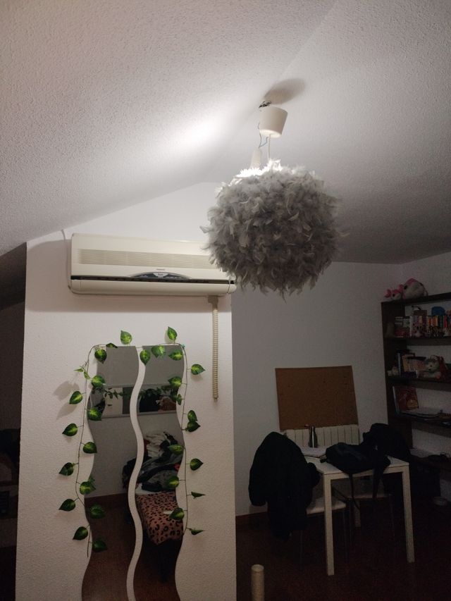 Lampara de plumas gris