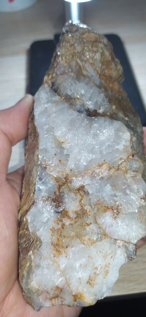 N.1 Minerale di quarzo con mica.