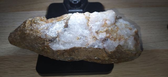 N.1 Minerale di quarzo con mica.