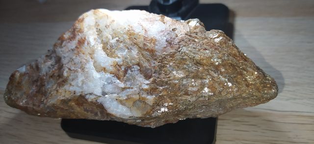 N.1 Minerale di quarzo con mica.