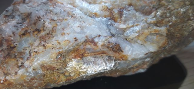 N.1 Minerale di quarzo con mica.