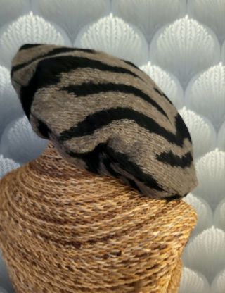 Boina cálida animal print Cortefiel lana Talla U