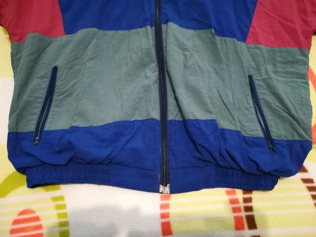 chaqueta chandal vintage ,talla l / xl,hay medidas