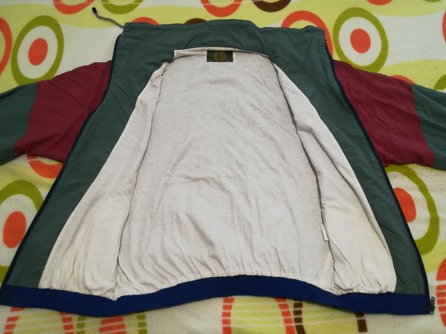 chaqueta chandal vintage ,talla l / xl,hay medidas