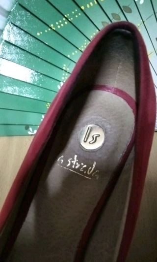 zapato de tacón en terciopelo rojo N. 37