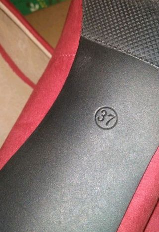 zapato de tacón en terciopelo rojo N. 37