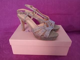 Zapatos de fiesta brillantes 