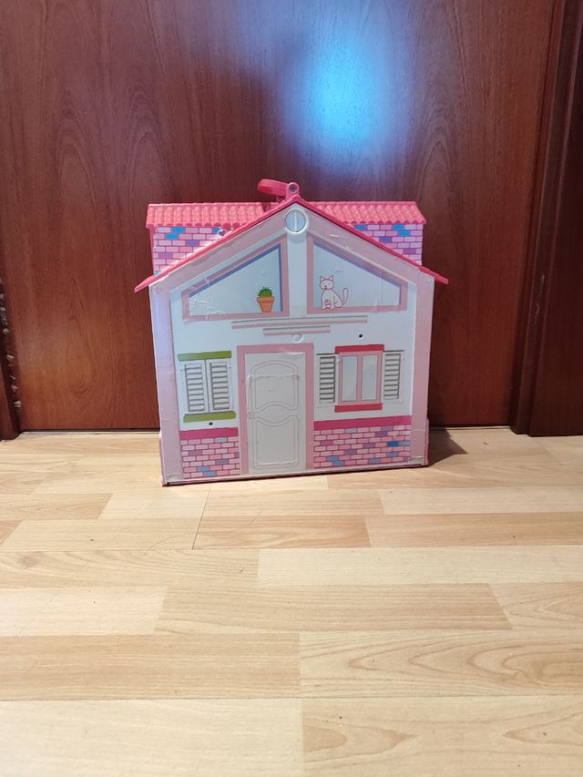 Casa barriguitas con 6 muñecas