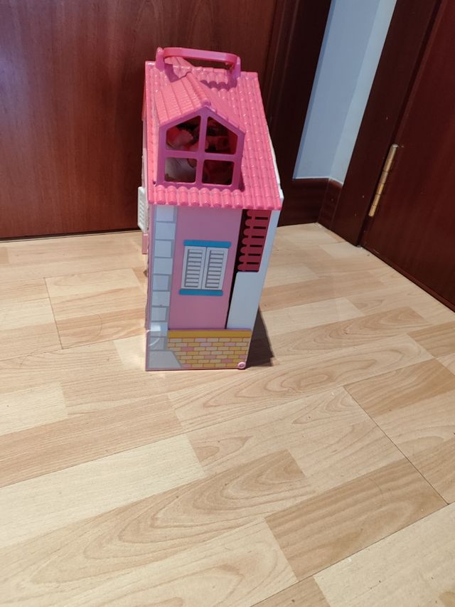 Casa barriguitas con 6 muñecas