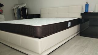 Casa distribuida en dos módulos y terreno de 1.000