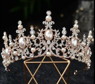 Vestido de novia más velo más tiara 