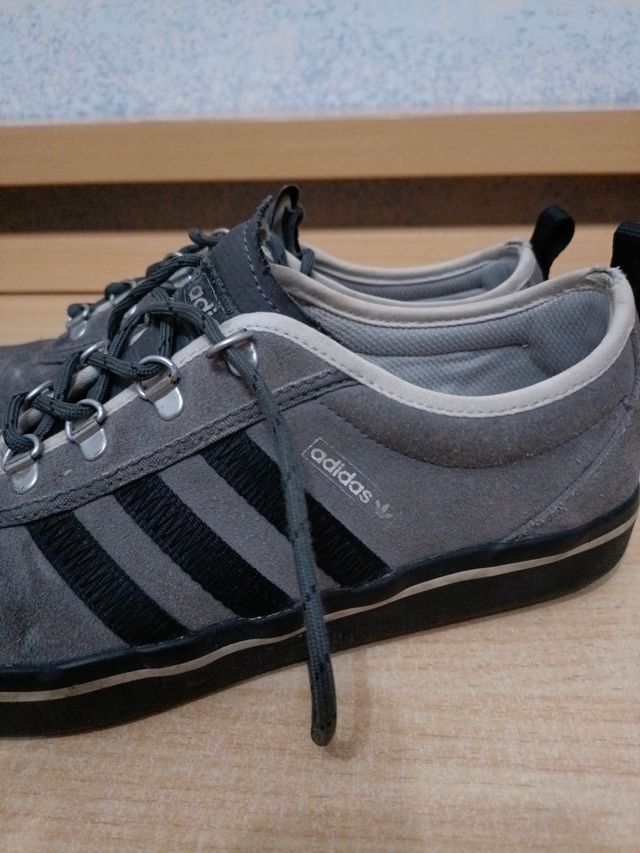 Zapatillas adidas. Talla 42 (2/3)