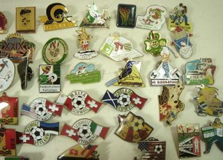 75 PINS COLECCIÓN AÑOS 90-DEPORTES FUTBOL