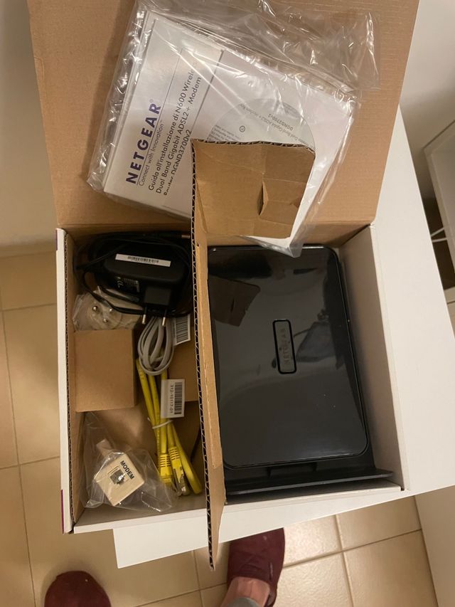 router Netgear DGNG3700