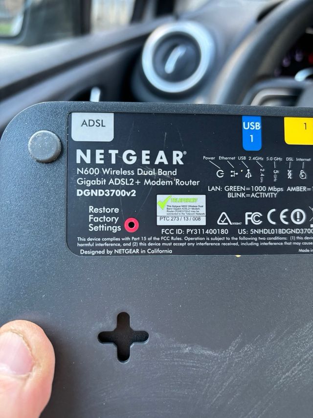 router Netgear DGNG3700
