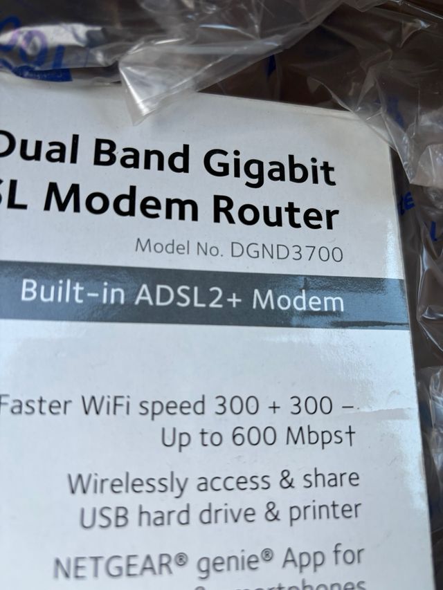 router Netgear DGNG3700