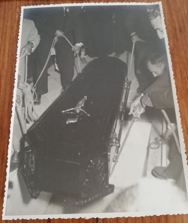 * Fotografías antiguas de un entierro.