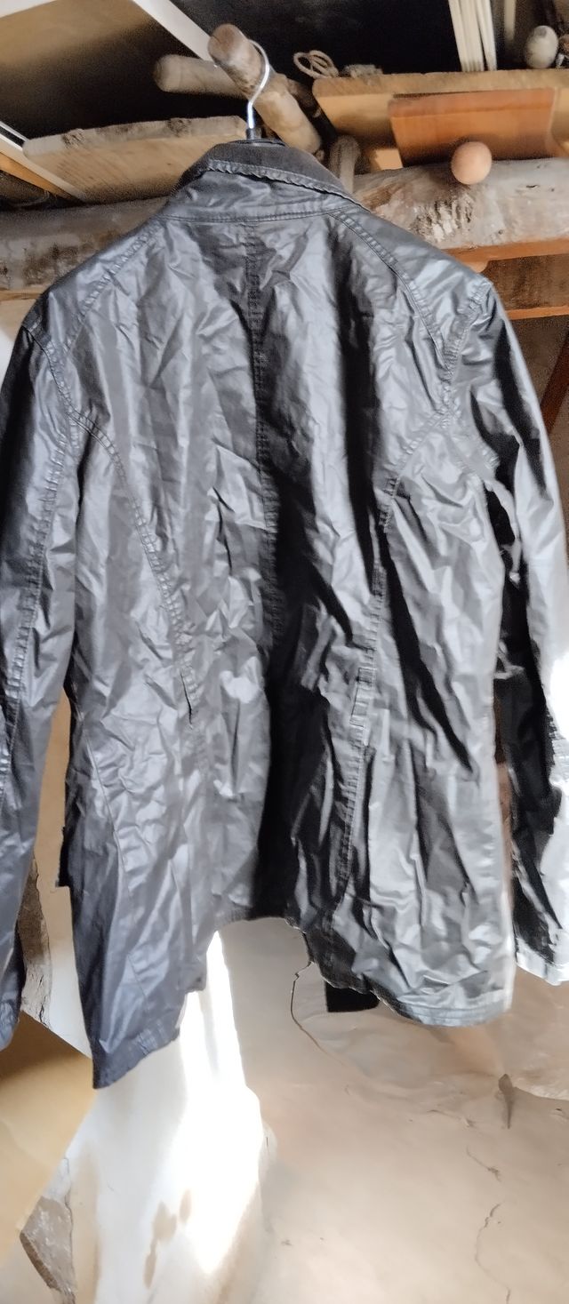 PLUMAS  Y CHAQUETA CHICA HY M , STRADIVARIUS