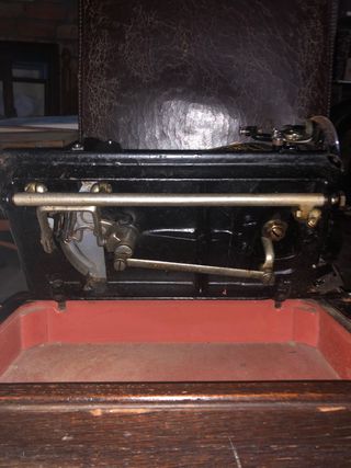 Maquina de coser antigua SINGER
