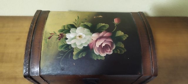 Portagioie in legno floreale