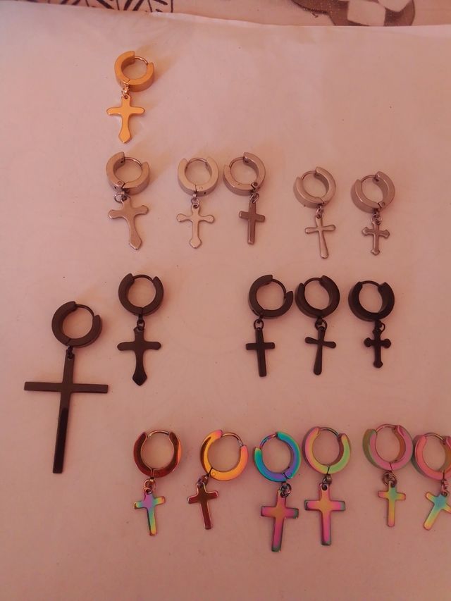pendientes aros con cruz en acero inoxidable