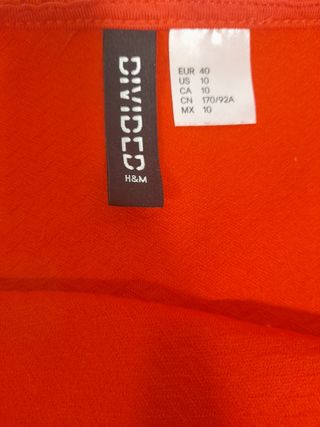 Vestido H&M DIVIDED talla L rojo ajustado