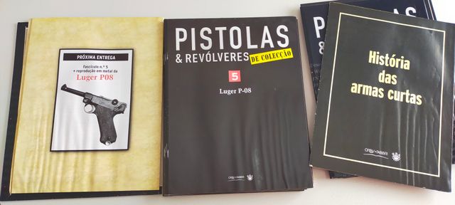 27 Miniaturas de Pistolas Colecionáveis com livros