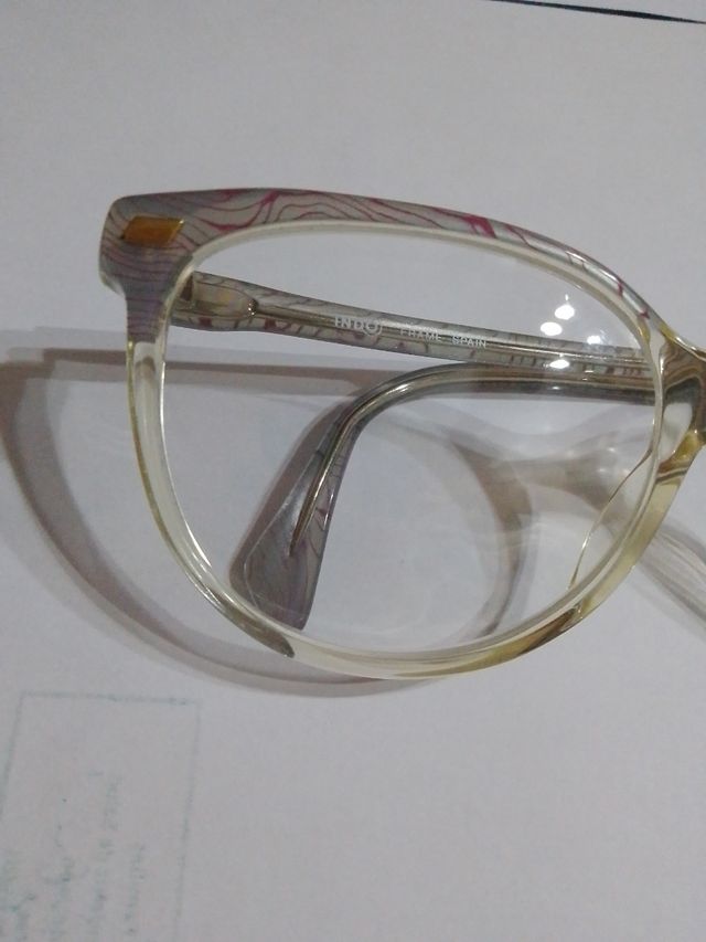 Gafas con cristales moradas y lila