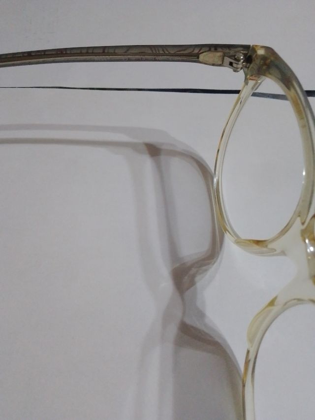 Gafas con cristales moradas y lila