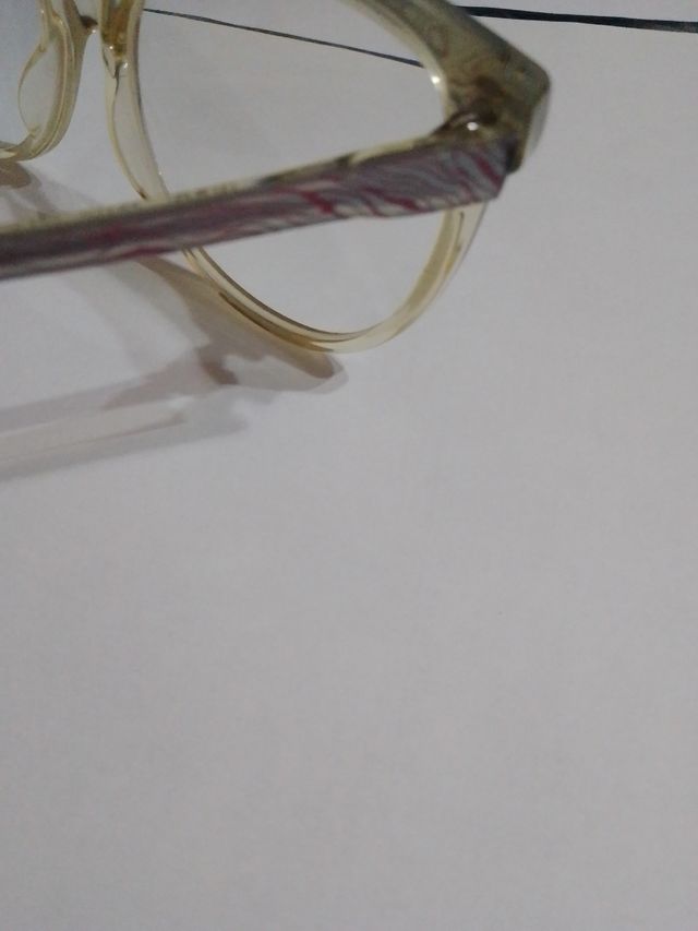 Gafas con cristales moradas y lila