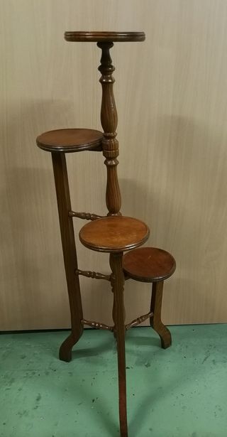 Soporte de madera para plantas