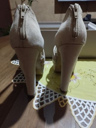 Zapatos de plataforma y tacón 8 euros