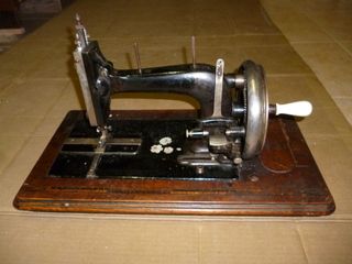 Antica macchina da cucire del 1960