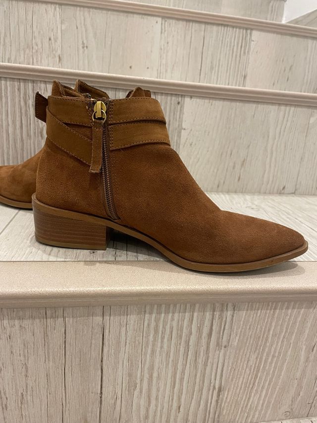 botins de couro castanho