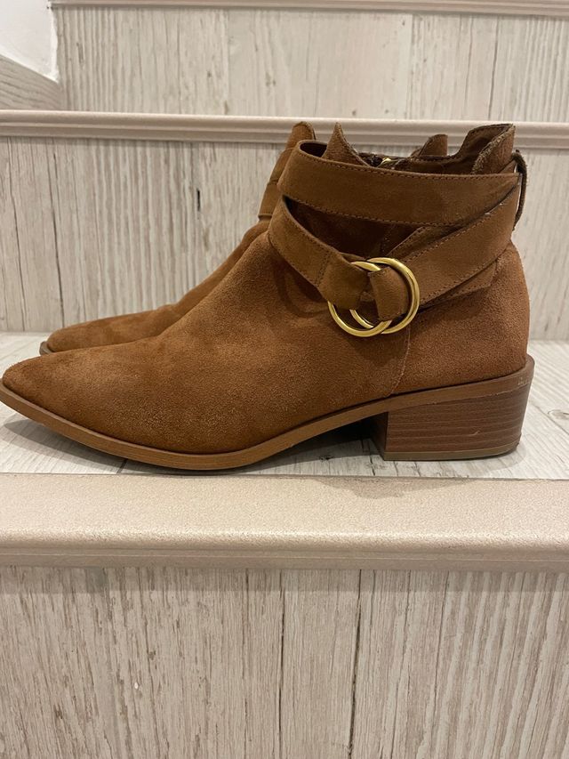 botins de couro castanho