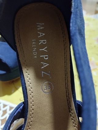 Zapatos de tacón y plataforma de ante 8 euros