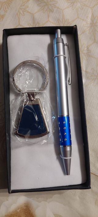 Set portachiavi + penna