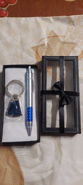 Set portachiavi + penna