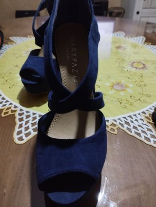 zapatos de tacón y plataformas de ante 8 euros
