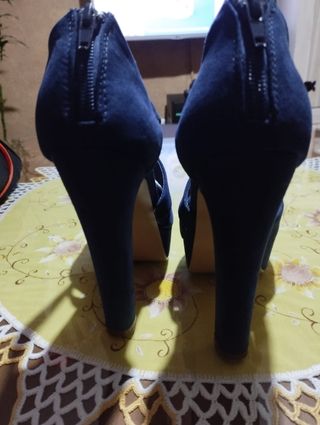 zapatos de tacón y plataformas de ante 8 euros