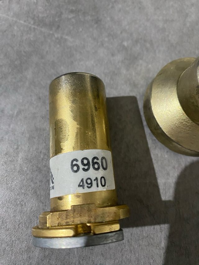 Cerradura puerta blindada.