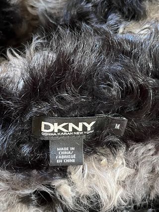 Chaquetón de piel marca DKNY