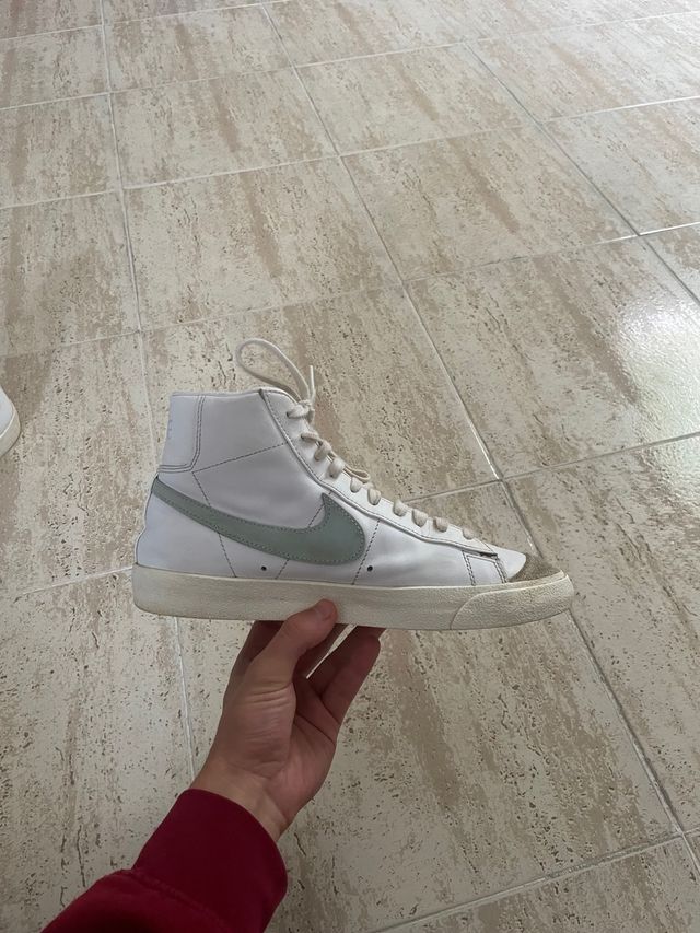 Zapatillas Nike Blazer blancas y turquesa