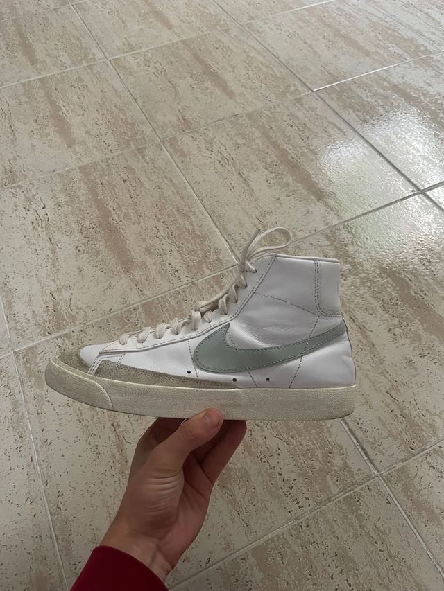 Zapatillas Nike Blazer blancas y turquesa